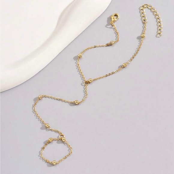 “Amari” 18K Gold Plated Hand Chain - Picture 3 of 4